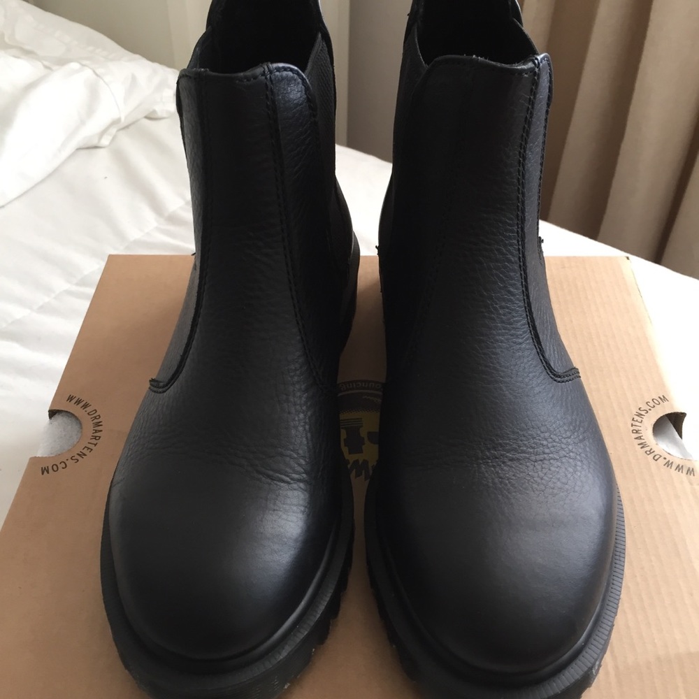 SOLD - Dr Martens 2976 Chelsea Boots Black Inuck